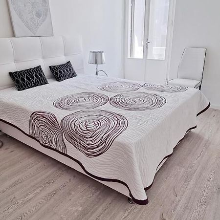Casa Bianca - 2 Bedroom Design Apartment 트리에스테 외부 사진